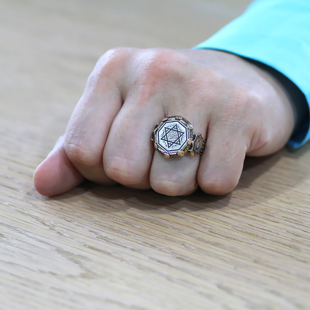 Sekizgen Tasarım Mührü Süleyman Duası İşlemeli Kenarları Ayyıldız Detaylı 925 Ayar Gümüş Erkek Yüzük - 4