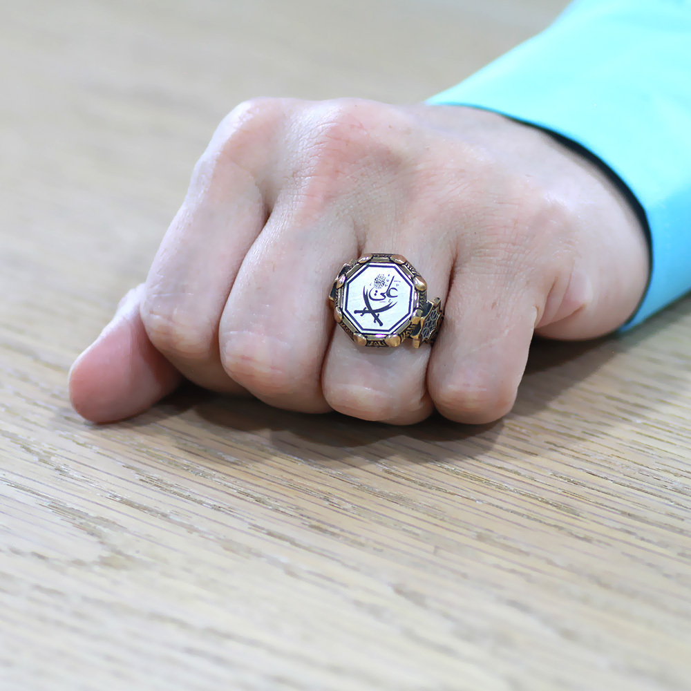 Sekizgen Zülfikar Süslemeli Kenarları Selçuklu Deseni Arapça Ali Yazılı 925 Ayar Gümüş Erkek Yüzük - 2