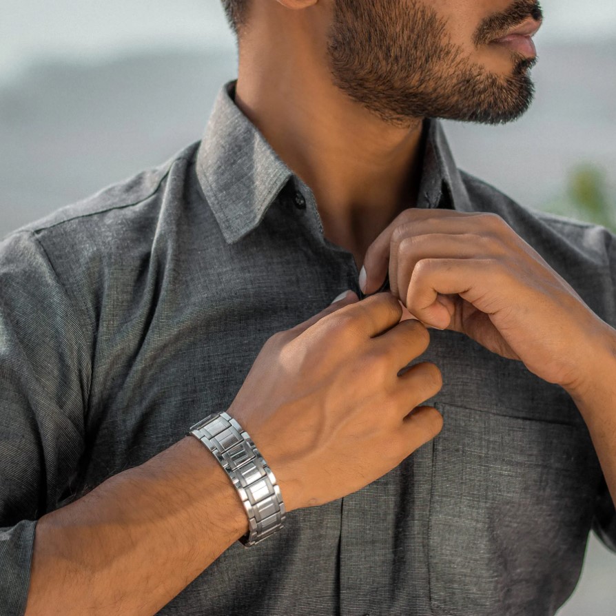 Gümüş Renk İsme Özel Yazılı Titanyum Manyetik Terapi Sağlık Bilekliği - 2