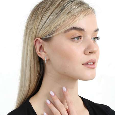 Sıralı Zirkon Taşlı Gümüş Renk Yarım Tur 925 Ayar Gümüş Kadın Küpe - Tesbihane