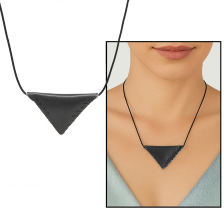 İp Zincirli İsme Özel Yazılı Siyah Gerçek Deriden El Yapımı Kadın Cevşen Kolye - Tesbihane