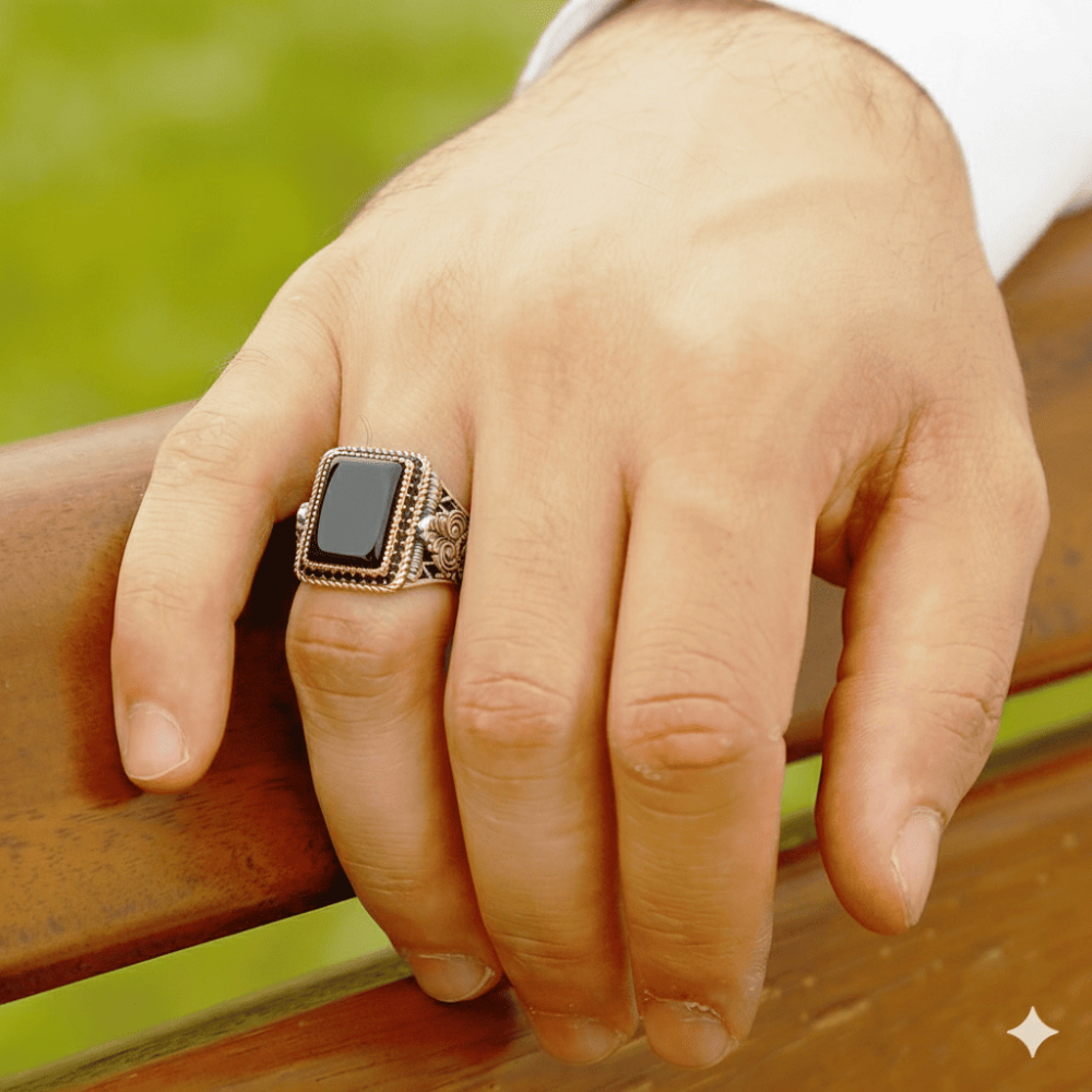 Siyah Oniks Taşlı Kalem İşçilikli Mikro Zirkon Taş Süslemeli 925 Ayar Gümüş Erkek Yüzük - 2