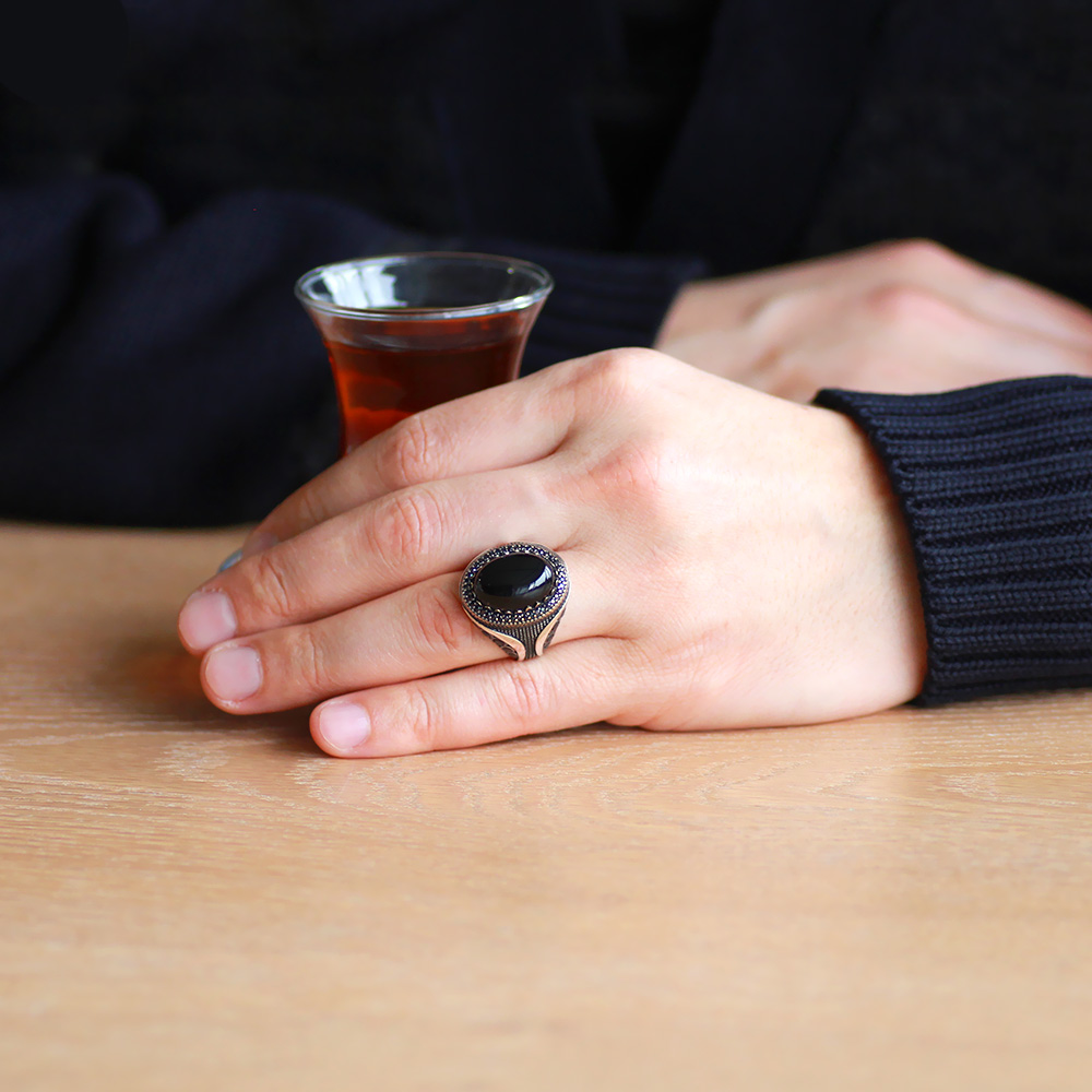 Siyah Oniks Taşlı Mikro Zirkon Taş Mıhlamalı Oval Tasarım 925 Ayar Gümüş Erkek Yüzük - 3