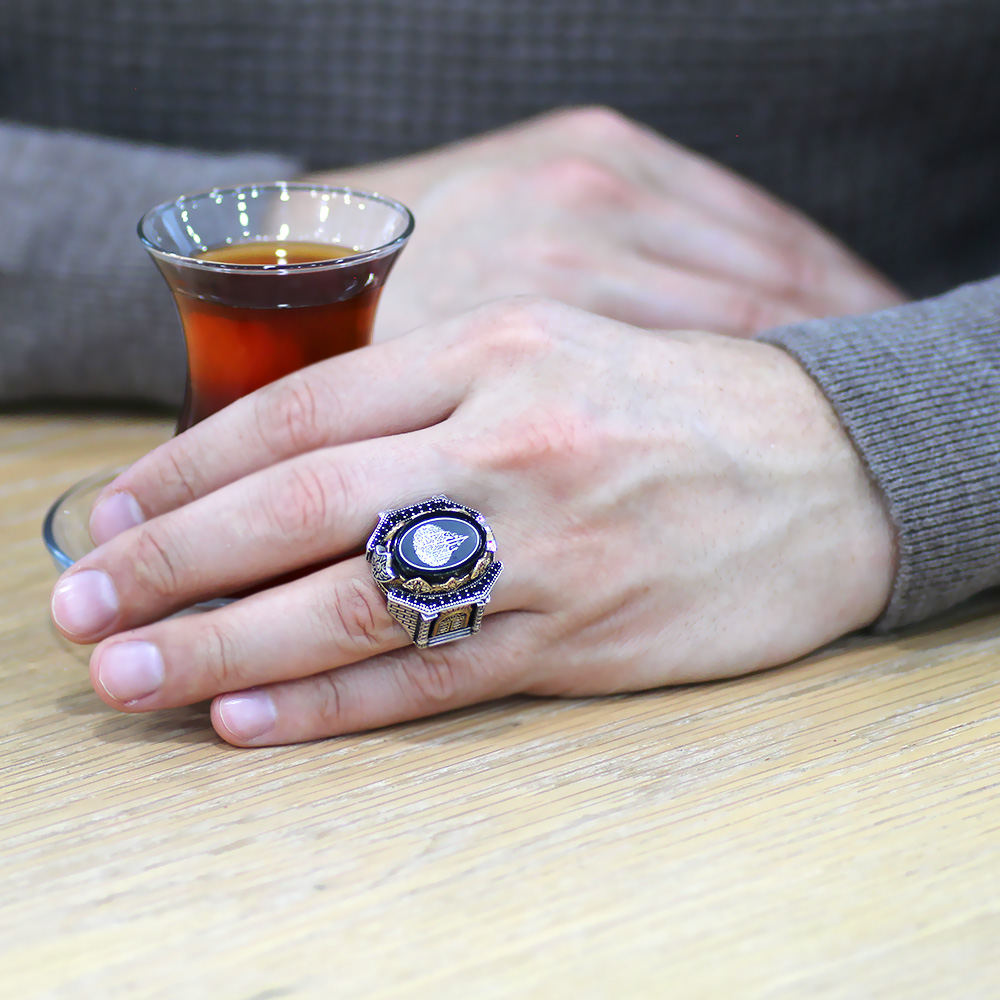 Siyah Kehribar Üzerine Hüsnü Hat Ayet El Kürsi Yazılı Kale Tasarım 925 Ayar Gümüş Erkek Yüzük - 3