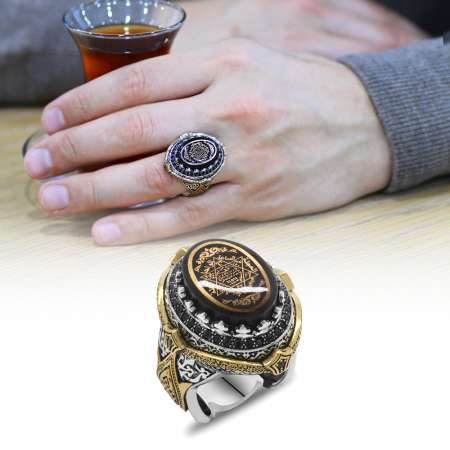 Siyah Sıkma Kehribar Üzerine Mührü Süleyman ve Duası İşlemeli 925 Ayar Gümüş Erkek Yüzük - Tesbihane