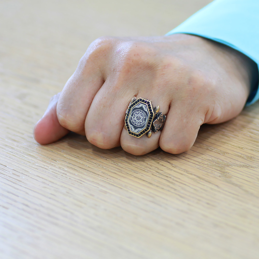 Siyah Zirkon Taş Mıhlamalı Mührü Süleyman İşlemeli Sekizgen Tasarım 925 Ayar Gümüş Erkek Yüzük - 3