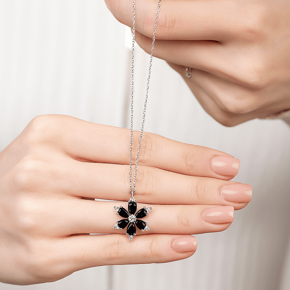 Siyah Zirkon Taşlı Kır Çiçeği Tasarım 925 Ayar Gümüş Kadın Kolye - 5