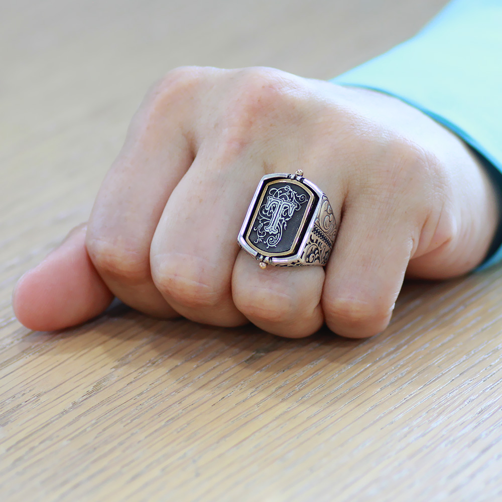 Siyah Zirkon Taşlı Mıhlamalı Çift Taraflı İsme Özel Harf Yazılı 925 Ayar Gümüş Erkek Yüzük - 3