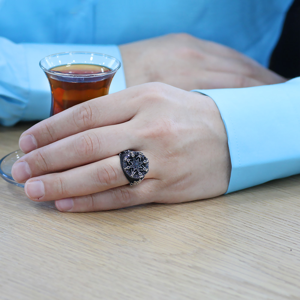 Siyah Zirkon Taşlı Pusula Tasarım Yanları Çapa ve Gemi Dümeni Detaylı 925 Ayar Gümüş Erkek Yüzük - 3