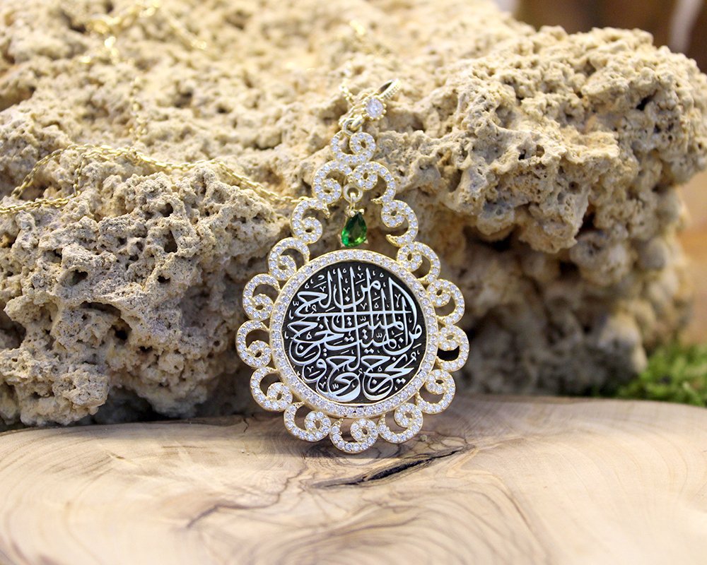 Siz İsteyin Biz Yapalım - Allah, Diriyi Ölüden Çıkarır, Ölüyü De Diriden Çıkarır Yazılı Kolye - 1