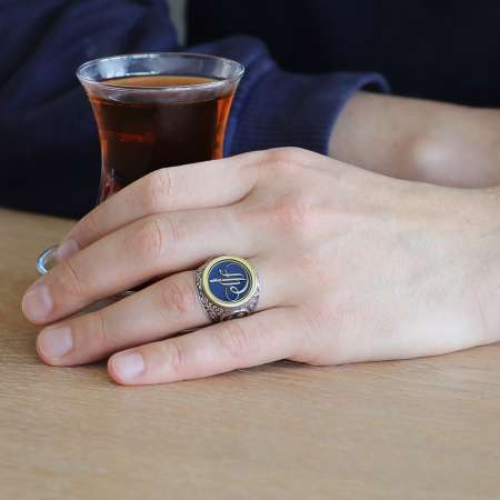 Kişiye Özel İsim Yazılı Vav İşlemeli Mineli 925 Ayar Gümüş Erkek Yüzük - Tesbihane