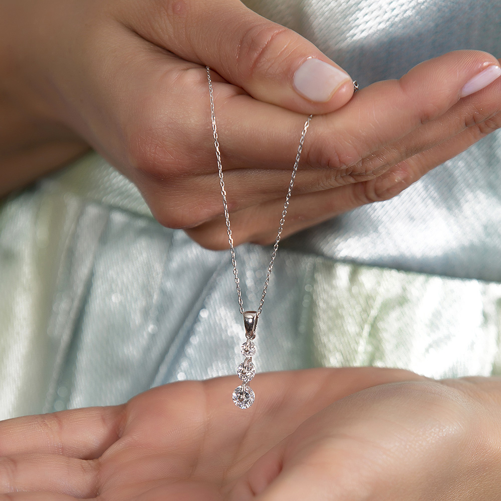 Elmas Görünümlü 3 lü Damla Tasarım 925 Ayar Gümüş Kadın Kolye - 5