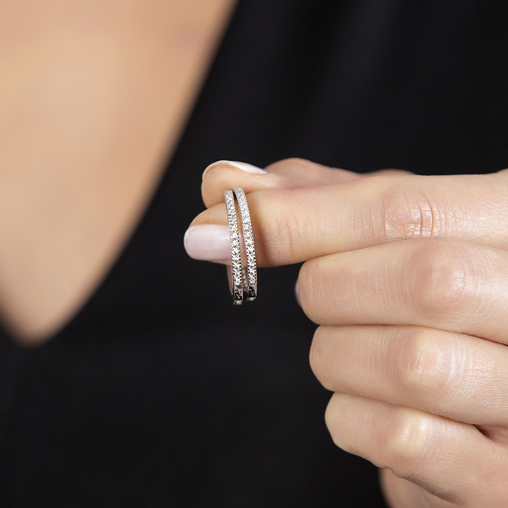 Elmas Görünümlü Tek Sıra Zirkon Taşlı Halka Tasarım 925 Ayar Gümüş Küpe - 2