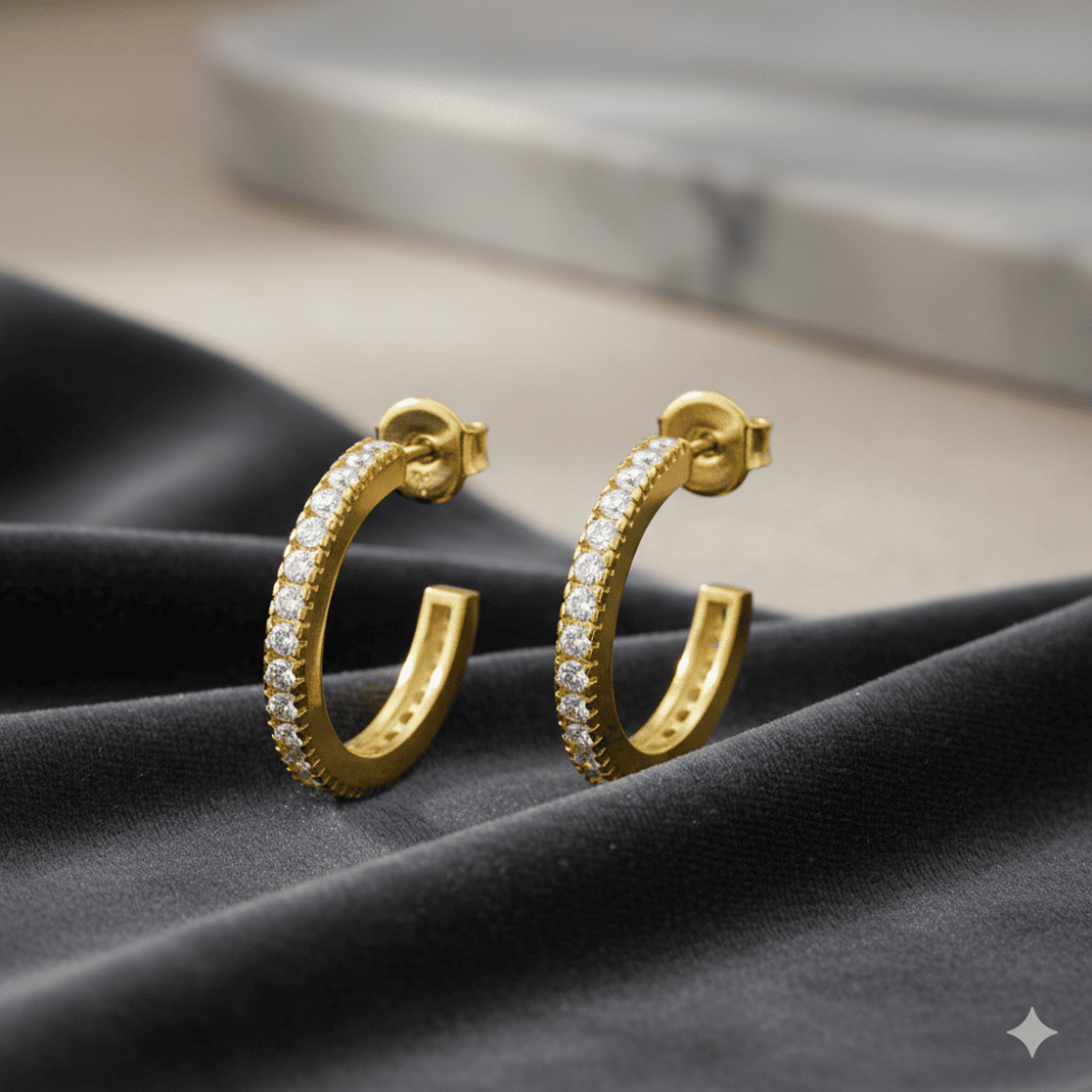 Tek Sıra Mikro Beyaz Zirkon Taşlı Altın Renk Yarım Tur 925 Ayar Gümüş Kadın Küpe - 3