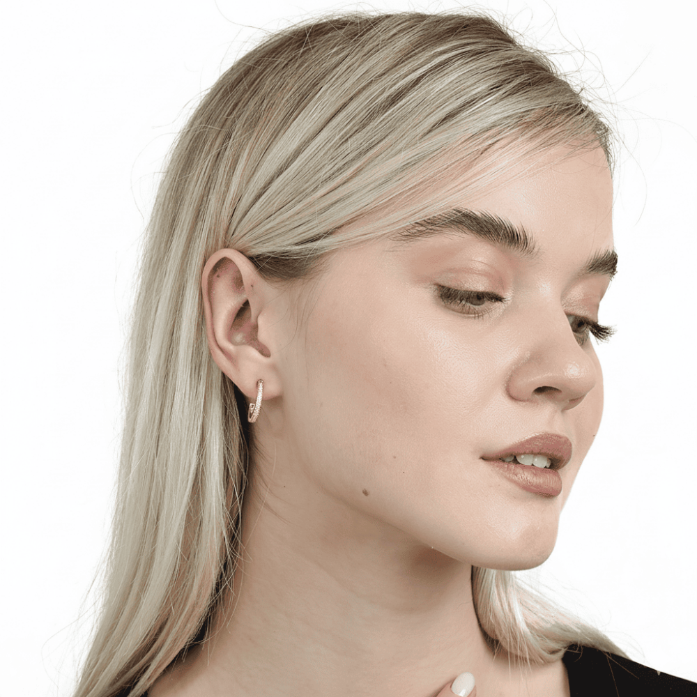 Tek Sıra Mikro Beyaz Zirkon Taşlı Altın Renk Yarım Tur 925 Ayar Gümüş Kadın Küpe - 2