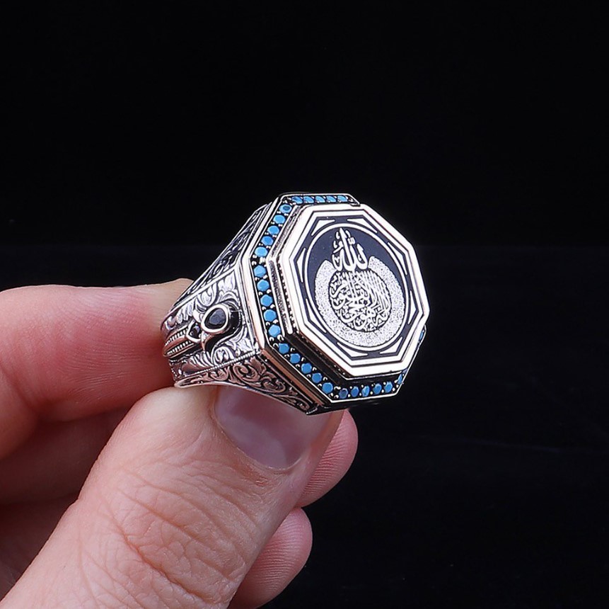 Turkuaz Zirkon Taş Süslemeli Allah ve Ayetel Kürsi Yazılı Hançer Detaylı 925 Ayar Gümüş Erkek Yüzük - 2