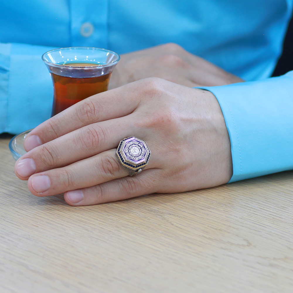 Hüsnü Hat Ayetel Kürsi Yazılı Mikro Zirkon Taş Süslemeli Hançer Detaylı 925 Ayar Gümüş Erkek Yüzük - 4