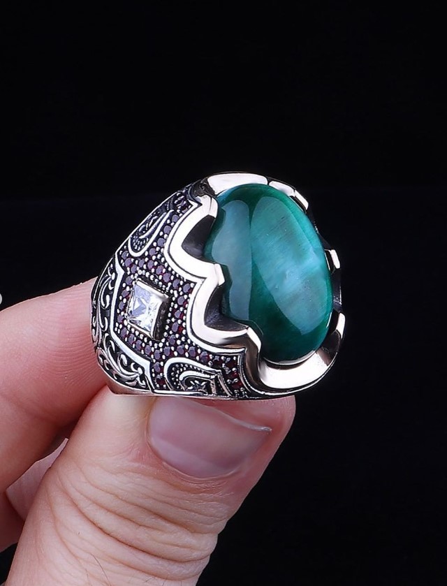 Yeşil Kaplan Gözü Taşlı Yanları Gravür İşlemeli 925 Ayar Gümüş Erkek Yüzük - 2