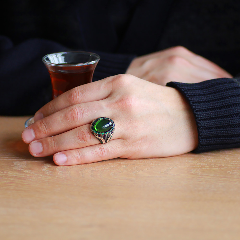 Yeşil Zirkon Taşlı Yanları Mikro Taş Mıhlamalı Oval Tasarım 925 Ayar Gümüş Erkek Yüzük - 3