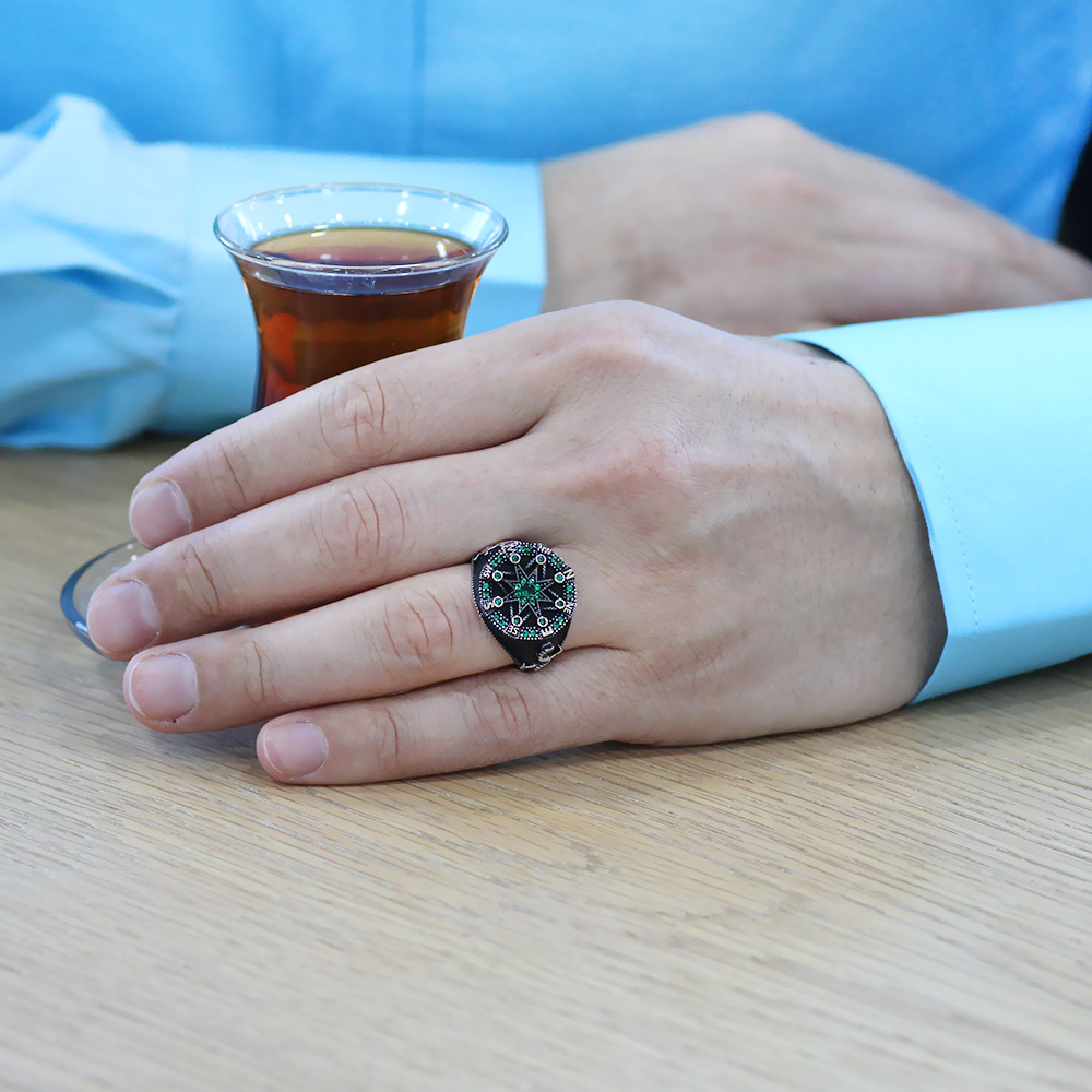 Yeşil Zirkon Taşlı Pusula Tasarım Yanları Çapa ve Gemi Dümeni Detaylı 925 Ayar Gümüş Erkek Yüzük - 3