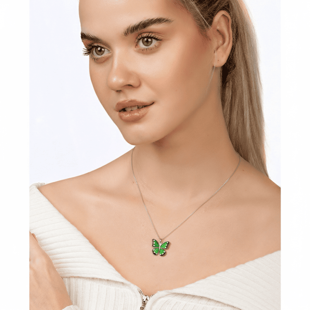 Yeşil ve Beyaz Mineli Kelebek Tasarım Gümüş Renk 925 Ayar Gümüş Kadın Kolye - 2