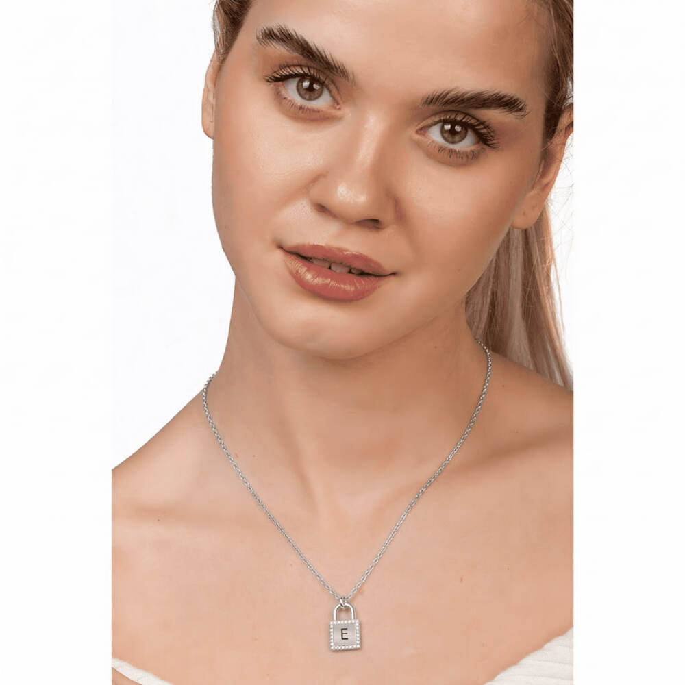 Zirkon Taşlı Kilit Tasarım Gümüş Renk İsme Özel Harf Yazılı 925 Ayar Gümüş Kadın Kolye - 2