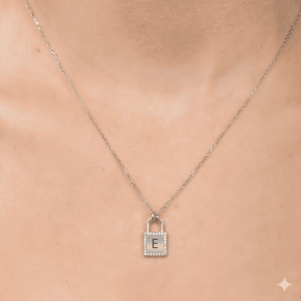 Zirkon Taşlı Kilit Tasarım Gümüş Renk İsme Özel Harf Yazılı 925 Ayar Gümüş Kadın Kolye - 3