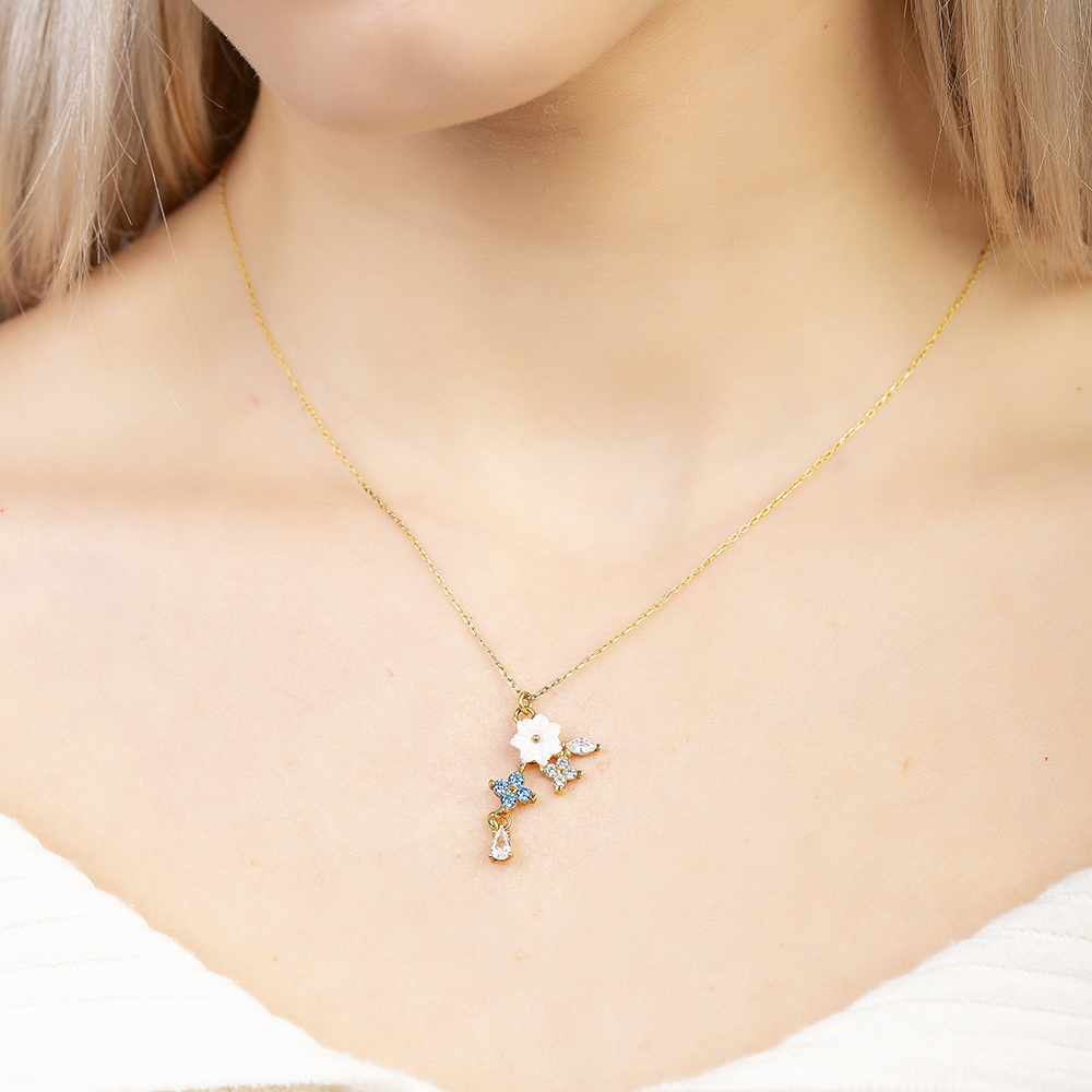 Zirkon Taşlı Sedef Kır Çiçeği Detaylı Altın Renk 925 Ayar Gümüş Kadın Kolye - 4