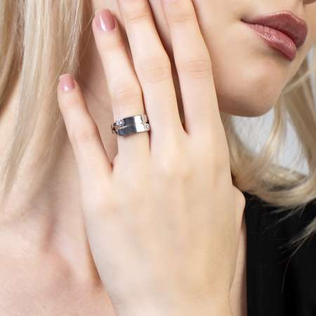 Zirkon Taşlı Gümüş Renk Ayarlanabilir Ölçü İsme Özel Harf Yazılı 925 Ayar Gümüş Kadın Yüzük - Tesbihane